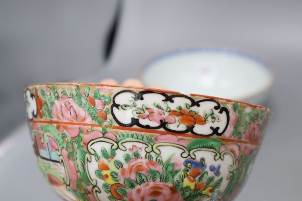 A Chinese blue and white bowl, a famille rose bowl and a famille verte saucer, largest diameter 20cm